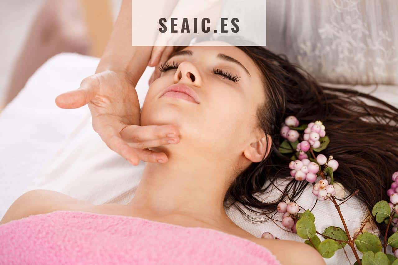 Masajes faciales: beneficios y técnicas para una piel rejuvenecida