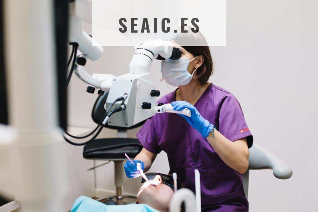 especialistas en implantes dentales en Málaga